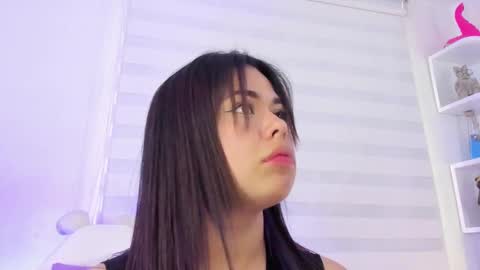 Snapshot of rosse_amyy chatting on 02-27-25, 10:20 online show from 02-27-25, 10:20