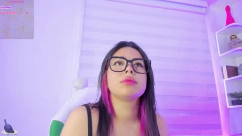 Snapshot of rosse_amyy chatting on 09-09-25, 07:13 online show from 09-09-25, 07:13