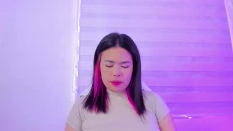 Snapshot of rosse_amyy chatting on 10-13-25, 12:38 online show from 10-13-25, 12:38