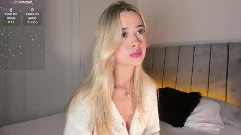 Rosse Daw Independent model  online show from 12-16-25, 10:15