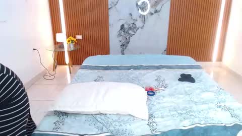 Rossi Hill online show from 03-08-26, 02:04