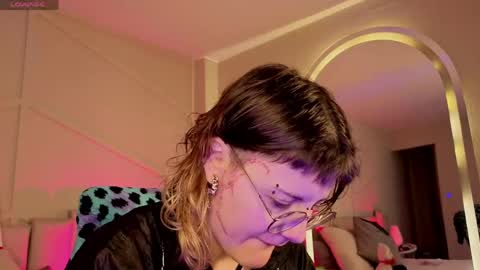 Snapshot of rossiie_hunt_ chatting on 05-22-26, 12:22 rossiie_hunt_ online show from 05-22-26, 12:22