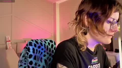 Snapshot of rossiie_hunt_ chatting on 05-27-26, 12:24 rossiie_hunt_ online show from 05-27-26, 12:24