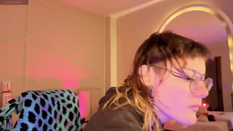 Snapshot of rossiie_hunt_ chatting on 06-02-26, 12:18 rossiie_hunt_ online show from 06-02-26, 12:18