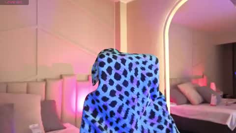 Snapshot of rossiie_hunt_ chatting on 06-26-26, 12:20 rossiie_hunt_ online show from 06-26-26, 12:20