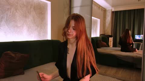 rosy_black_ online show from 12-08-24, 05:29