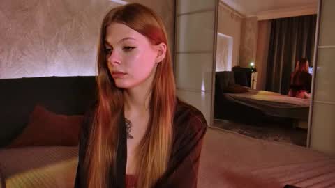 rosy_black_ online show from 10-25-25, 05:19