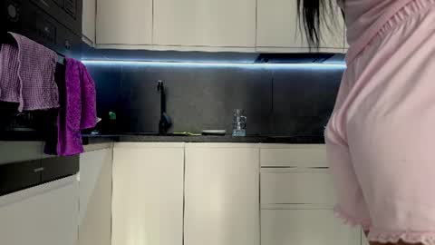 Snapshot of rosynixie chatting on 06-22-26, 05:15 rosynixie online show from 06-22-26, 05:15