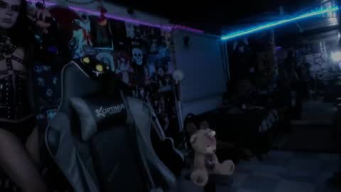 Snapshot of rotten_dreams chatting on 02-12-25, 11:09 rot online show from 02-12-25, 11:09