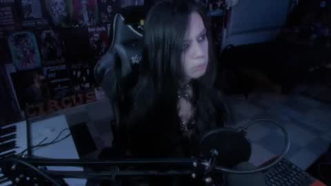 Snapshot of rotten_dreams chatting on 02-17-25, 11:42 rot online show from 02-17-25, 11:42