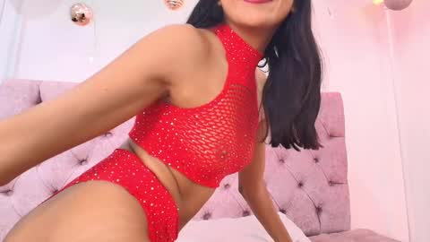 Snapshot of roulyy chatting on 12-14-24, 02:01 JESSY ROULY online show from 12-14-24, 02:01