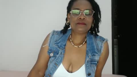 luxa online show from 10-14-25, 01:12