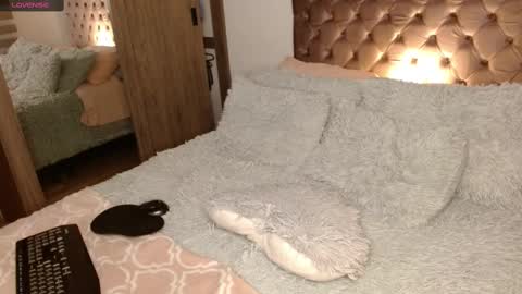 Rouss marie henao  online show from 02-25-25, 05:36