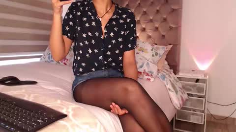 Rouss marie henao  online show from 11-30-25, 01:37