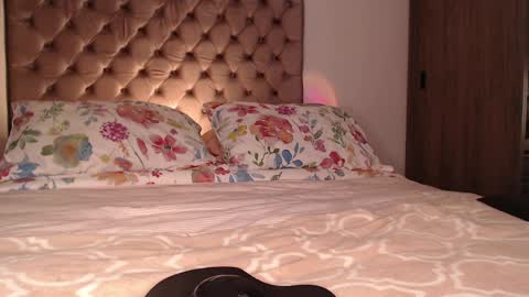 Rouss marie henao  online show from 04-08-26, 02:00