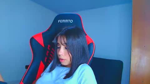 rousse_violet online show from 11-12-25, 12:00