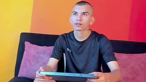 Snapshot of rowancley chatting on 09-26-25, 11:58 Rowan online show from 09-26-25, 11:58