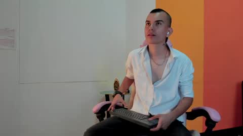 Snapshot of rowancley chatting on 04-19-26, 05:34 Rowan online show from 04-19-26, 05:34