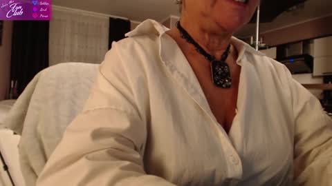 Snapshot of roxana_brooks chatting on 12-06-24, 05:22 Roxana online show from 12-06-24, 05:22