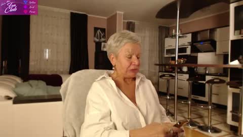 Snapshot of roxana_brooks chatting on 12-15-24, 07:10 Roxana online show from 12-15-24, 07:10