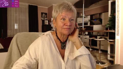 Snapshot of roxana_brooks chatting on 12-17-24, 03:06 Roxana online show from 12-17-24, 03:06