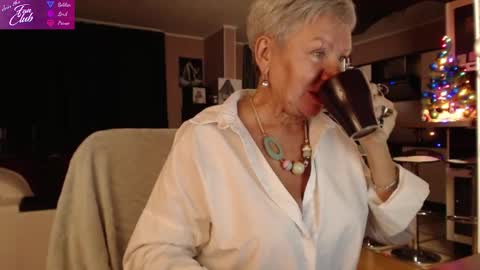 Snapshot of roxana_brooks chatting on 12-18-24, 05:42 Roxana online show from 12-18-24, 05:42