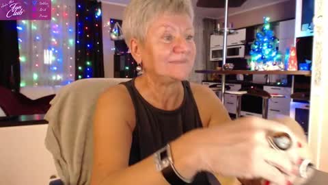 Snapshot of roxana_brooks chatting on 12-31-24, 06:13 Roxana online show from 12-31-24, 06:13