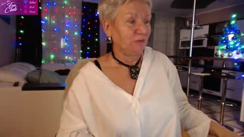 Snapshot of roxana_brooks chatting on 01-01-25, 06:06 Roxana online show from 01-01-25, 06:06