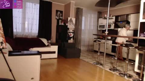 Snapshot of roxana_brooks chatting on 01-16-25, 01:47 Roxana online show from 01-16-25, 01:47