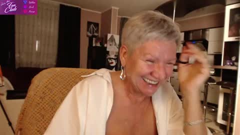 Snapshot of roxana_brooks chatting on 01-16-25, 07:52 Roxana online show from 01-16-25, 07:52