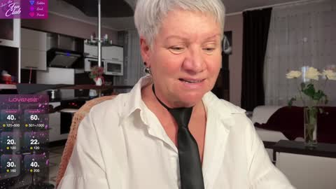 Snapshot of roxana_brooks chatting on 01-29-25, 03:15 Roxana online show from 01-29-25, 03:15