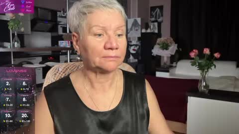 Snapshot of roxana_brooks chatting on 02-21-25, 06:37 Roxana online show from 02-21-25, 06:37