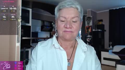 Snapshot of roxana_brooks chatting on 09-23-25, 02:42 Roxana online show from 09-23-25, 02:42