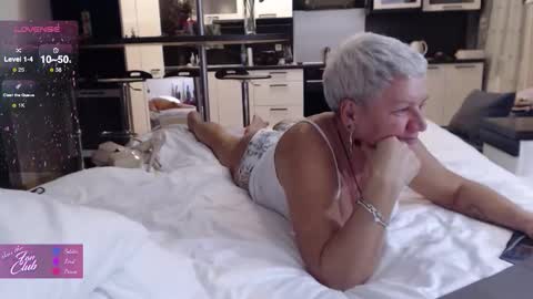 Snapshot of roxana_brooks chatting on 10-16-25, 07:37 Roxana online show from 10-16-25, 07:37