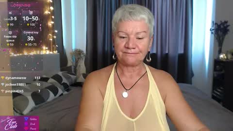 Snapshot of roxana_brooks chatting on 05-13-26, 01:25 Roxana online show from 05-13-26, 01:25