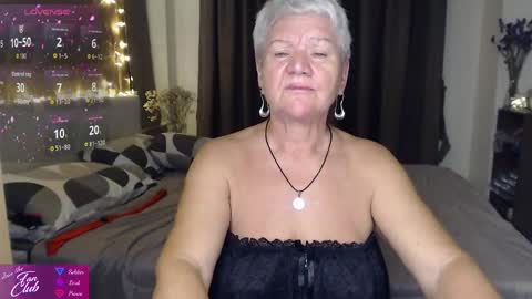 Snapshot of roxana_brooks chatting on 05-18-26, 02:23 Roxana online show from 05-18-26, 02:23