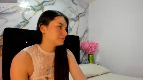 Snapshot of roxanaborns chatting on 07-25-26, 04:15 roxanaborns online show from 07-25-26, 04:15