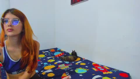 Snapshot of roxanajames__ chatting on 06-07-26, 08:23 roxy online show from 06-07-26, 08:23