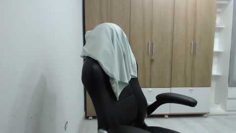 Roxana online show from 11-29-25, 04:37