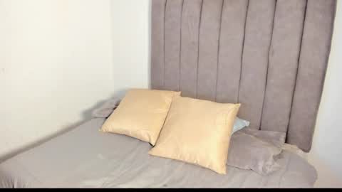 Roxane online show from 11-15-25, 08:44