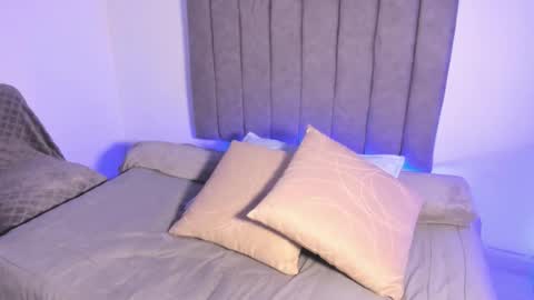 Roxane online show from 11-23-25, 06:46