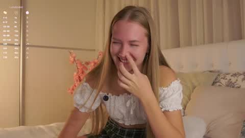 Snapshot of roxanelan chatting on 09-18-25, 01:24 Anna Lokiss online show from 09-18-25, 01:24