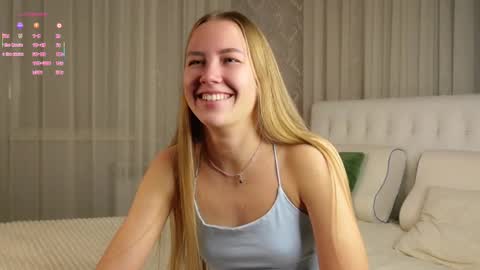 Snapshot of roxanelan chatting on 10-22-25, 11:10 Anna Lokiss online show from 10-22-25, 11:10