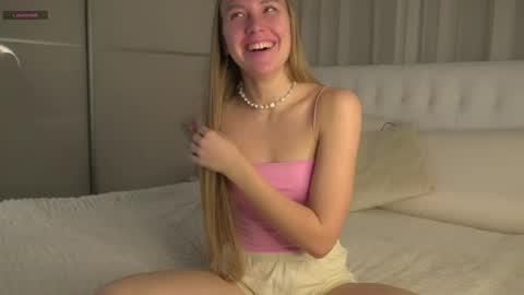 Snapshot of roxanelan chatting on 11-02-25, 12:18 Anna Lokiss online show from 11-02-25, 12:18