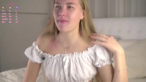 Snapshot of roxanelan chatting on 11-05-25, 11:43 Anna Lokiss online show from 11-05-25, 11:43