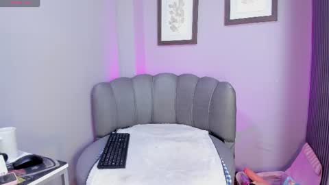  Roxanna  online show from 06-19-26, 09:29