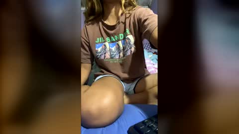 roxanne_98 online show from 04-05-26, 05:32