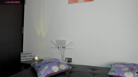 Snapshot of roxanne_jones1 chatting on 05-06-26, 10:04 roxanne online show from 05-06-26, 10:04