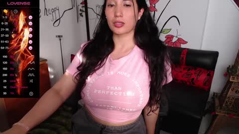 Snapshot of roxanne_summers2 chatting on 01-21-25, 09:25 Roxanne Summers online show from 01-21-25, 09:25