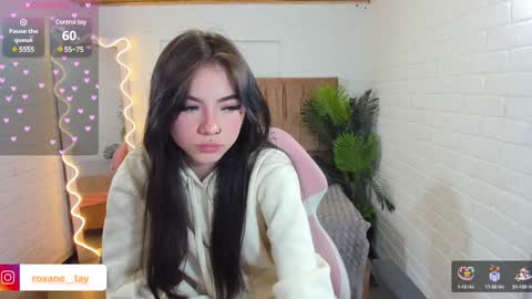Snapshot of roxanne_tay chatting on 12-30-24, 07:53 roxanne_tay online show from 12-30-24, 07:53